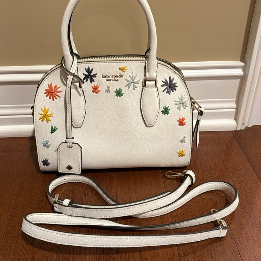 Kate Spade raffia embroidered purse. - Picture 4 of 4